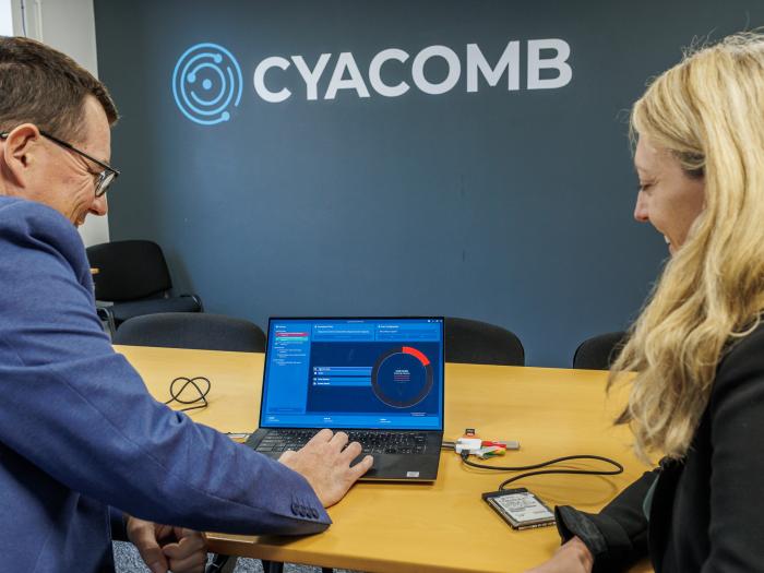 Ian Stevenson and Jan Reoch looking at computer screen.