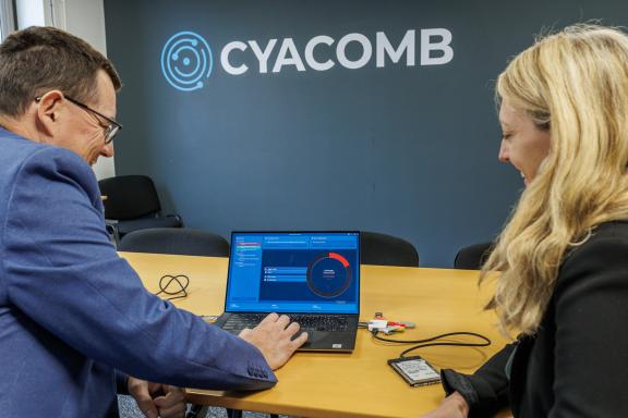 Ian Stevenson and Jan Reoch looking at computer screen.